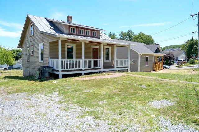 3712 Yellow Mountain RD SE, Roanoke, VA 24014