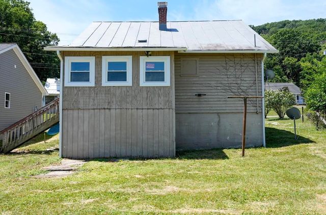 3712 Yellow Mountain RD SE, Roanoke, VA 24014