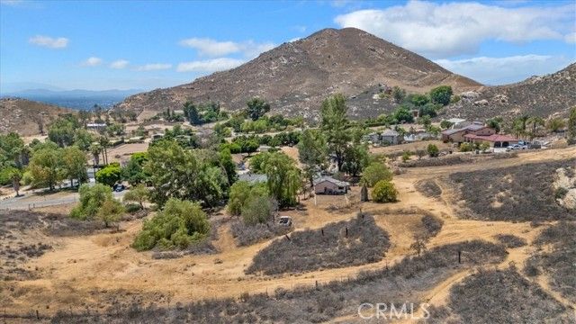 2090 Mt Vernon Avenue, Riverside, CA 92507