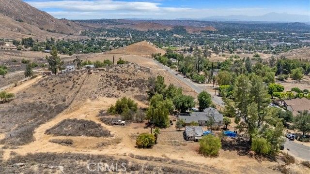 2090 Mt Vernon Avenue, Riverside, CA 92507