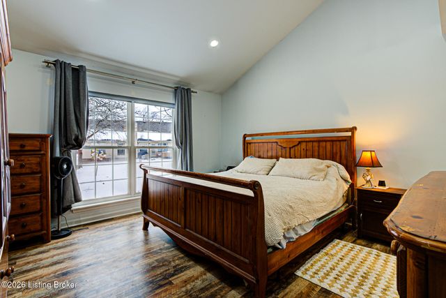 10611 Providence Dr, Louisville, KY 40291