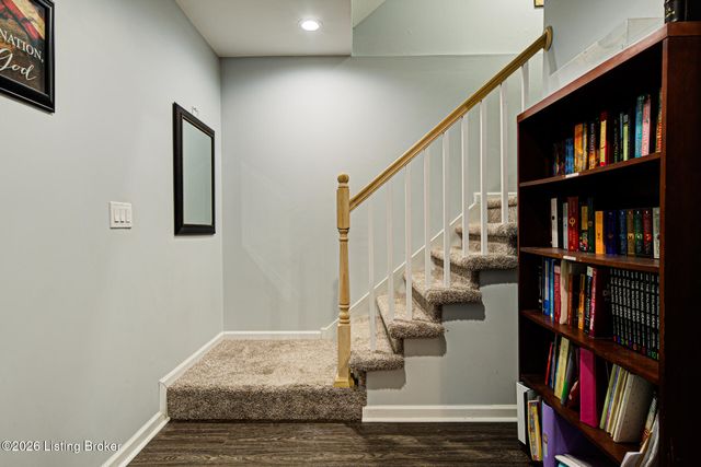 10611 Providence Dr, Louisville, KY 40291