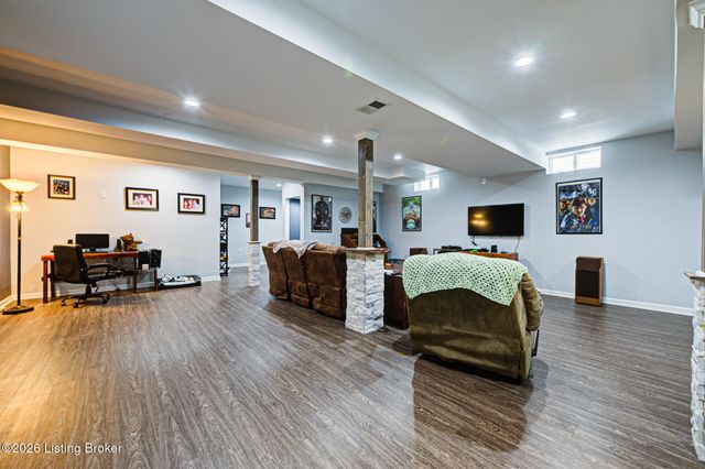 10611 Providence Dr, Louisville, KY 40291