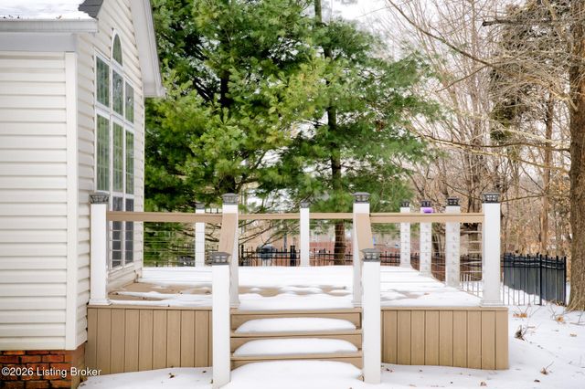 10611 Providence Dr, Louisville, KY 40291