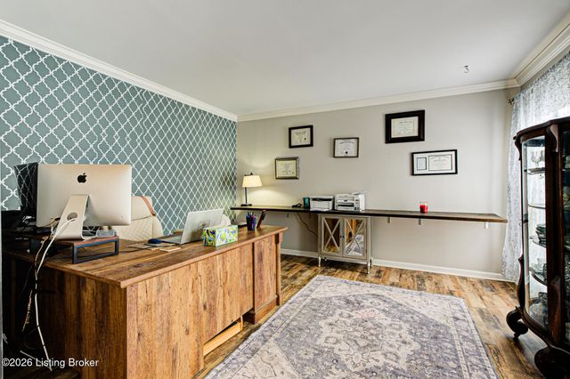 10611 Providence Dr, Louisville, KY 40291