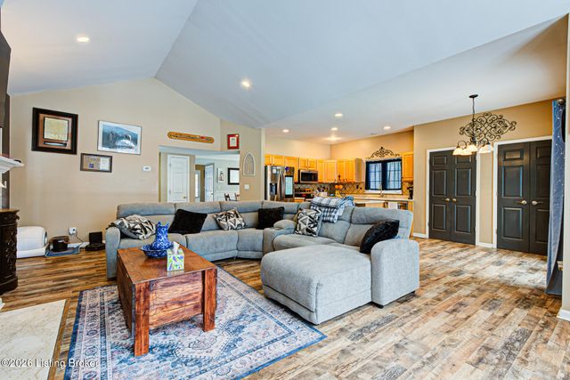 10611 Providence Dr, Louisville, KY 40291