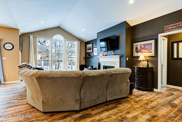 10611 Providence Dr, Louisville, KY 40291