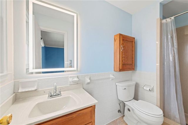 6915 N Woodland Avenue, Gladstone, MO 64118