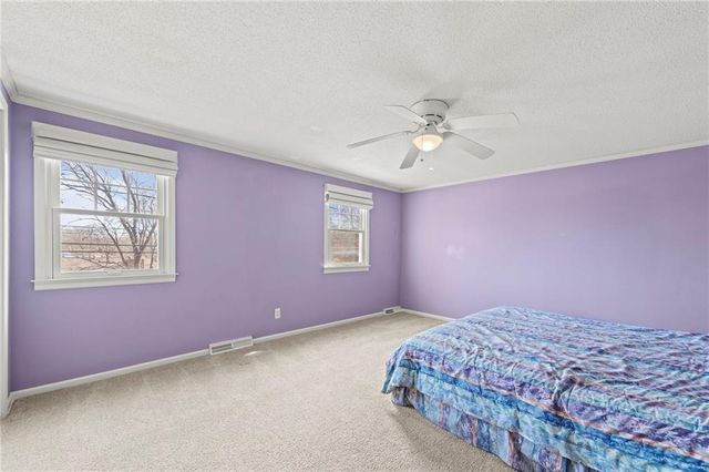 6915 N Woodland Avenue, Gladstone, MO 64118