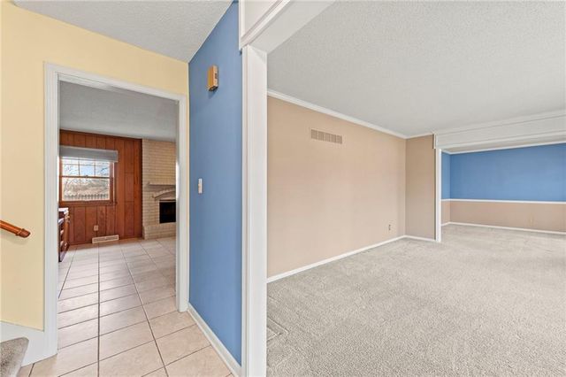 6915 N Woodland Avenue, Gladstone, MO 64118