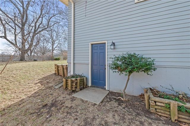 6915 N Woodland Avenue, Gladstone, MO 64118