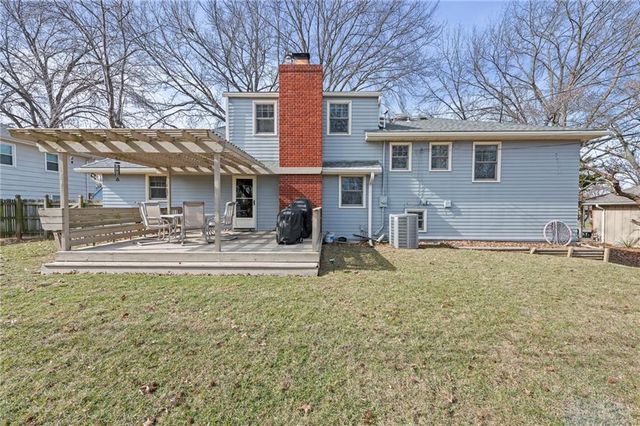 6915 N Woodland Avenue, Gladstone, MO 64118