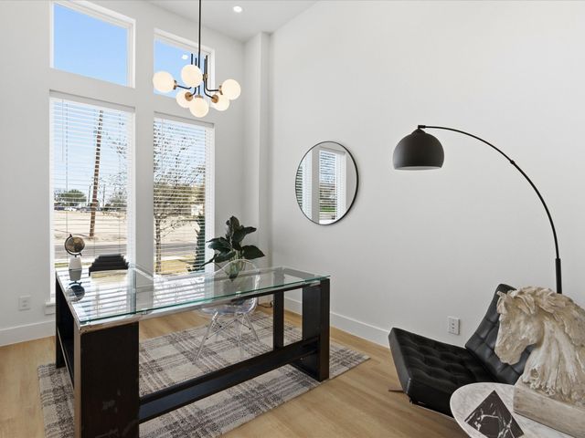 916 E Louisianna Drive, Dallas, TX 75216