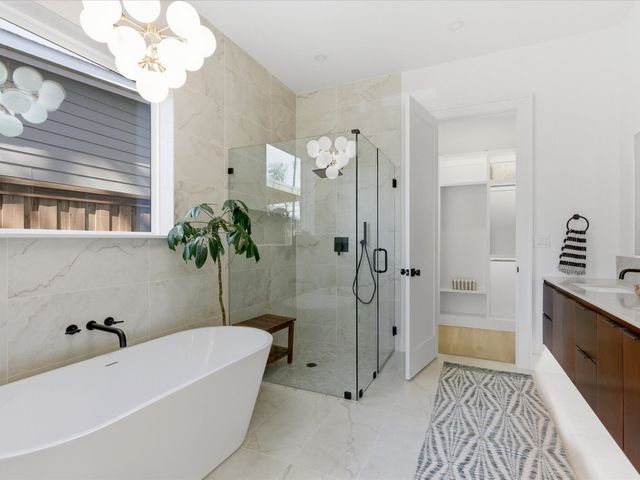 916 E Louisianna Drive, Dallas, TX 75216