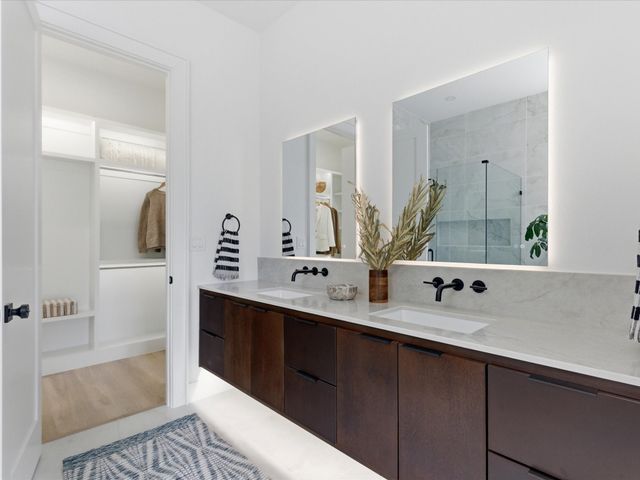 916 E Louisianna Drive, Dallas, TX 75216