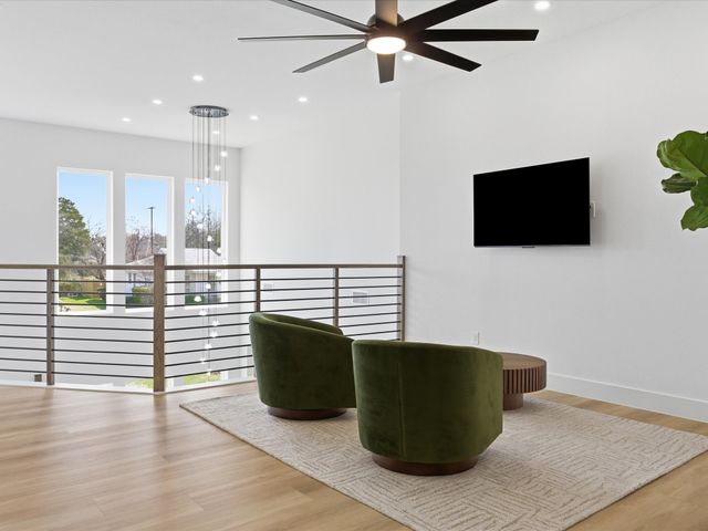 916 E Louisianna Drive, Dallas, TX 75216