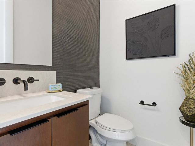 916 E Louisianna Drive, Dallas, TX 75216