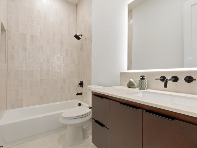 916 E Louisianna Drive, Dallas, TX 75216