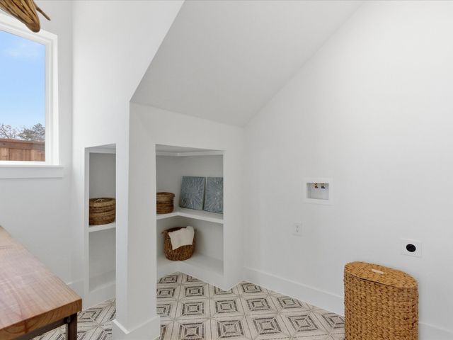 916 E Louisianna Drive, Dallas, TX 75216