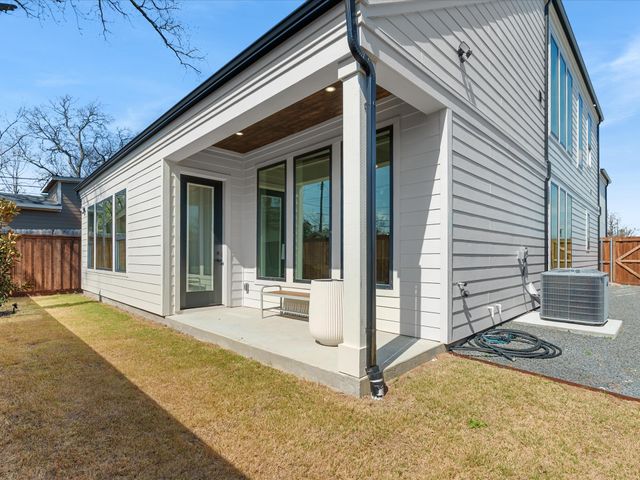 916 E Louisianna Drive, Dallas, TX 75216