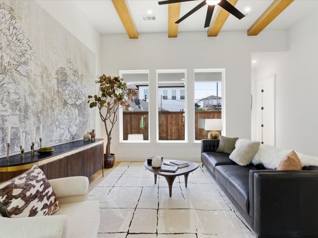 916 E Louisianna Drive, Dallas, TX 75216