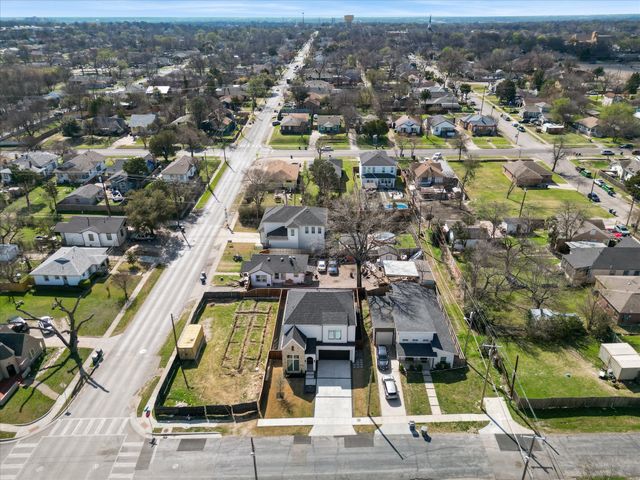 916 E Louisianna Drive, Dallas, TX 75216