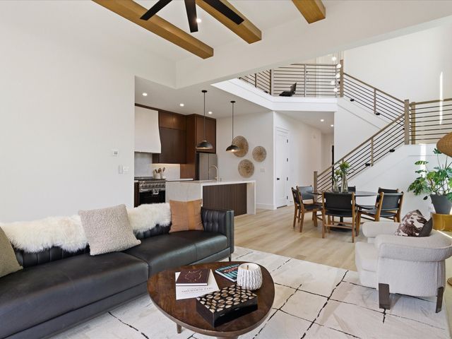 916 E Louisianna Drive, Dallas, TX 75216