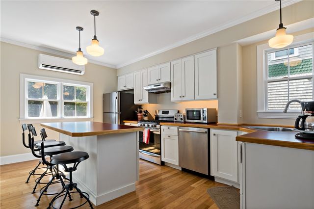 6 Gladding Court 1, Newport, RI 02840