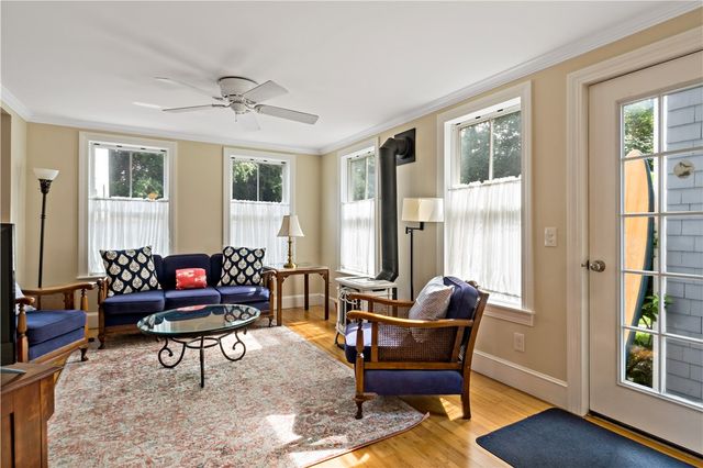 6 Gladding Court 1, Newport, RI 02840