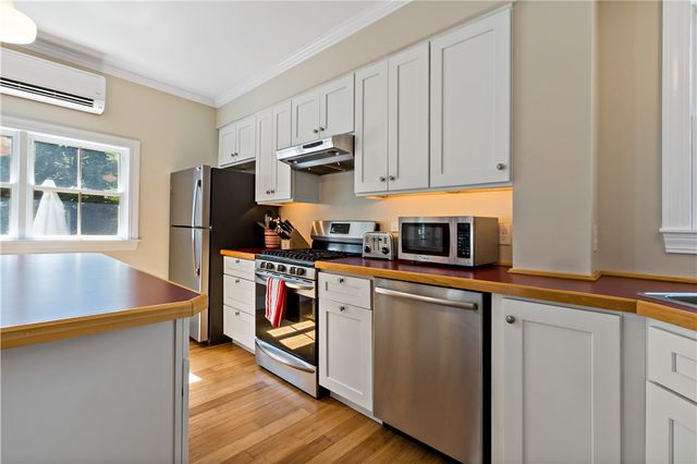 6 Gladding Court 1, Newport, RI 02840