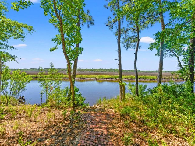 497 Deep Water Dr., Bolivia, NC 28422