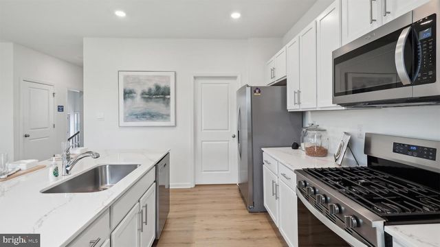 3 DAHLIA CT, Bayville, NJ 08721