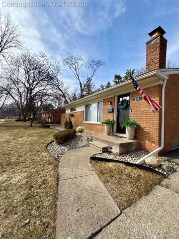 270 Winry Drive, Rochester Hills, MI 48307