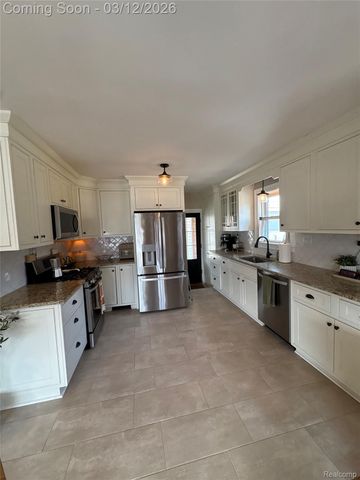 270 Winry Drive, Rochester Hills, MI 48307