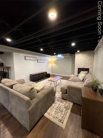 270 Winry Drive, Rochester Hills, MI 48307