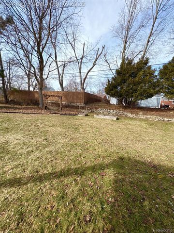 270 Winry Drive, Rochester Hills, MI 48307