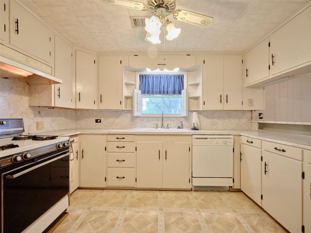 16103 Highway 36, Needville, TX 77461