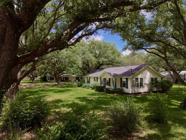 16103 Highway 36, Needville, TX 77461