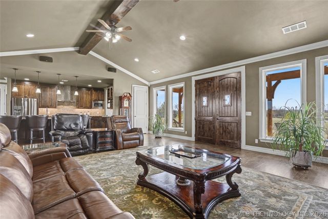 4011 E 201st Street S, Mounds, OK 74047