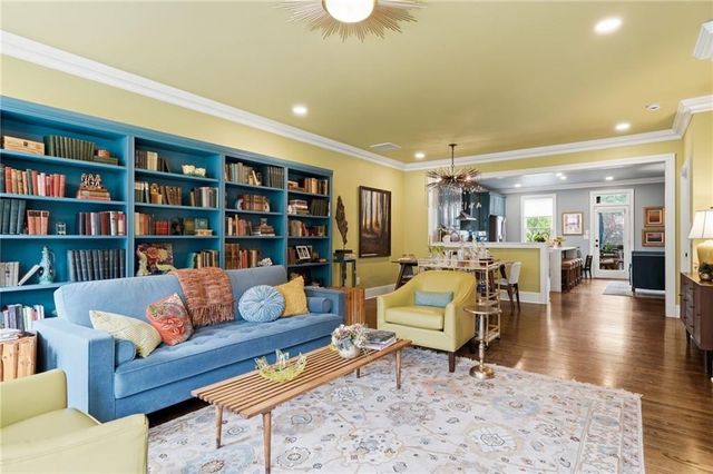 535 Canton Walk, Roswell, GA 30075