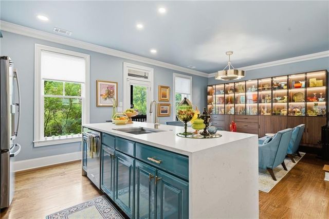 535 Canton Walk, Roswell, GA 30075