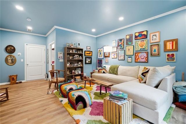 535 Canton Walk, Roswell, GA 30075