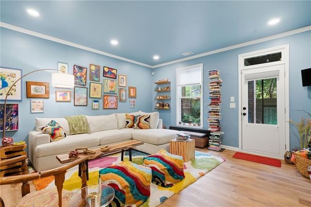 535 Canton Walk, Roswell, GA 30075