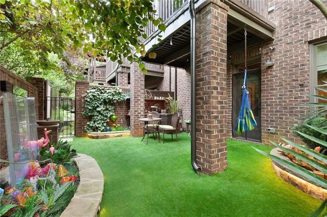 535 Canton Walk, Roswell, GA 30075
