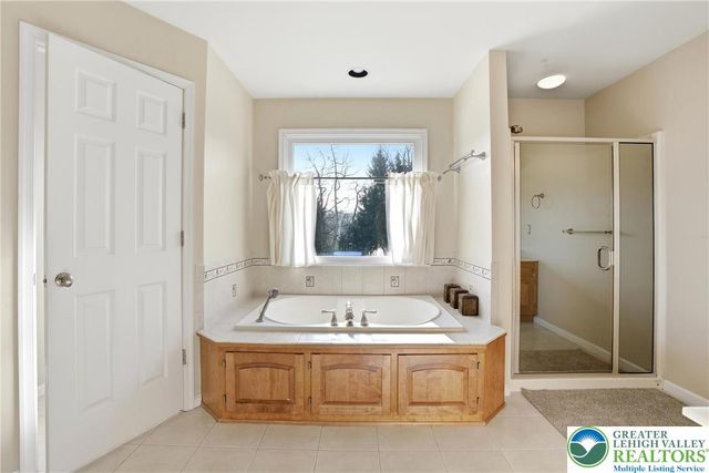 6285 Whitetail Drive, Upper Saucon Twp, PA 18036