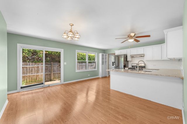 111 E Magnolia Street, Arlington Heights, IL 60005