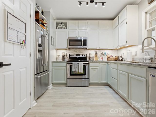 3304 Selwyn Farms Lane 3, Charlotte, NC 28209