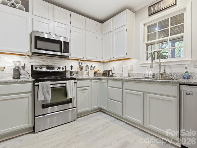 3304 Selwyn Farms Lane 3, Charlotte, NC 28209