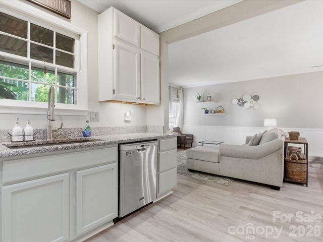3304 Selwyn Farms Lane 3, Charlotte, NC 28209