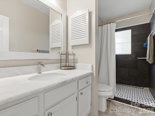 3304 Selwyn Farms Lane 3, Charlotte, NC 28209
